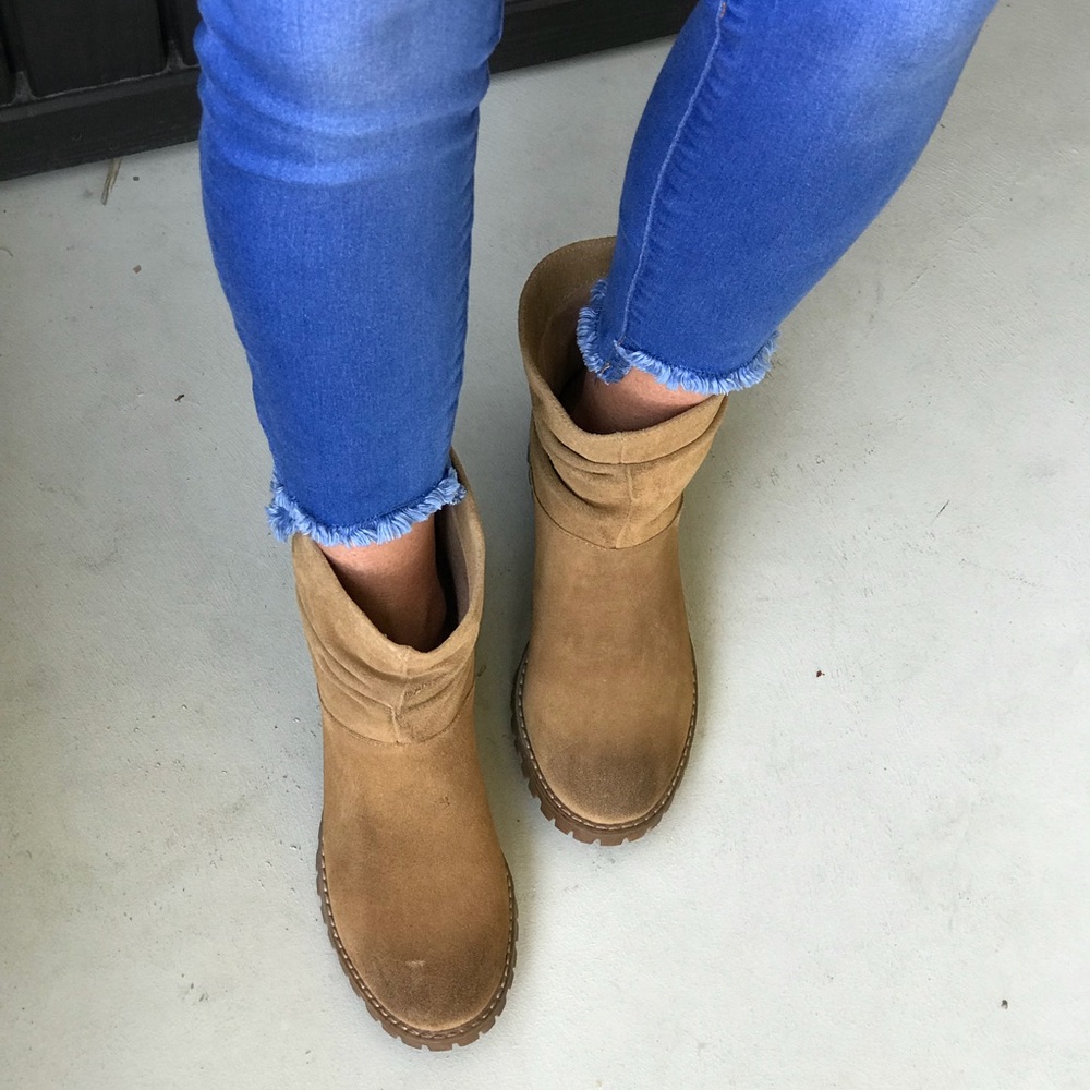 Tan Distressed Slouchy Lug Sole Combat Boots - Picture 2 of 8